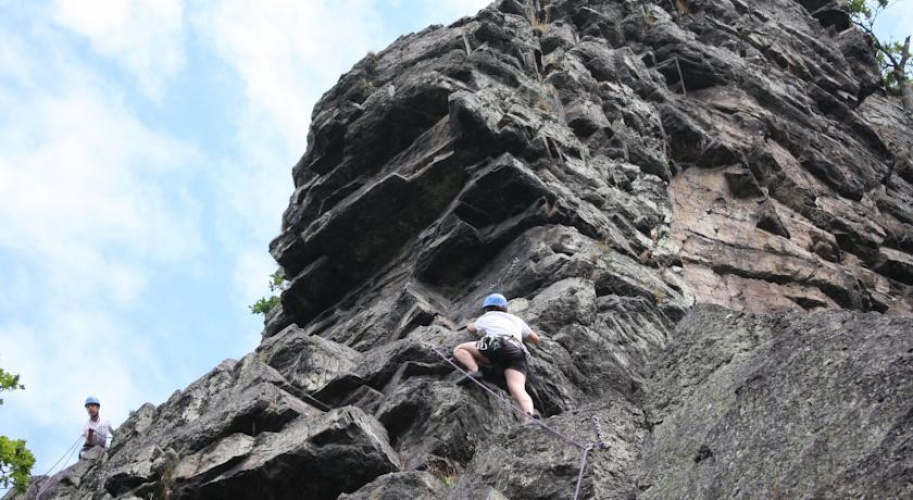 Camping Des Rochers Des Parcs