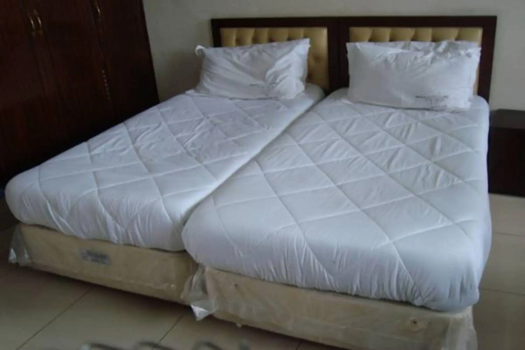 Diamond Plaza Apartments