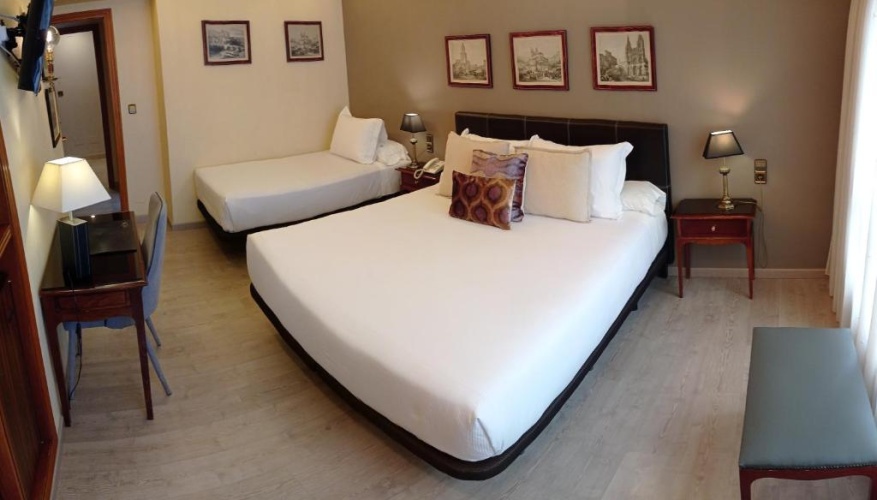 Standard Triple room