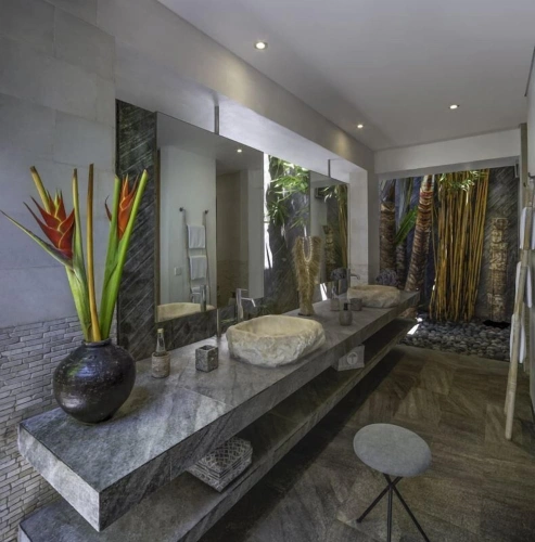 5 Bedrooms Villa