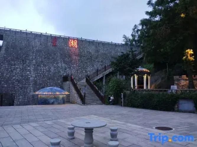 Shizilou Hotel
