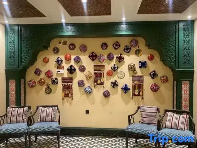 Eagle Hotel plus
