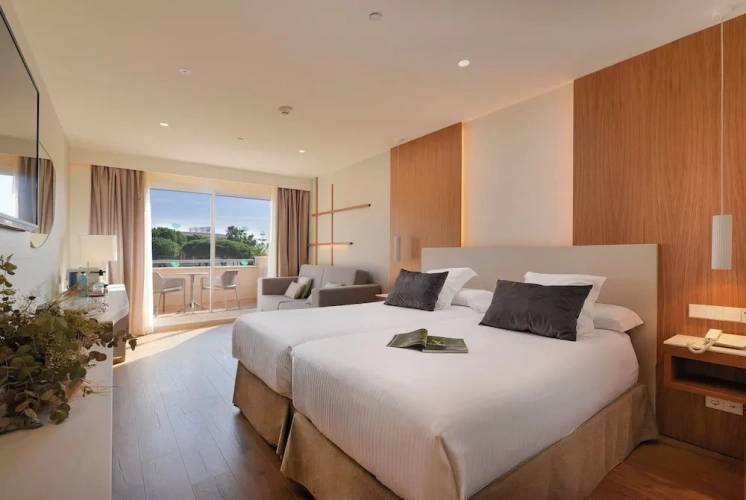 Superior Twin room with balcony