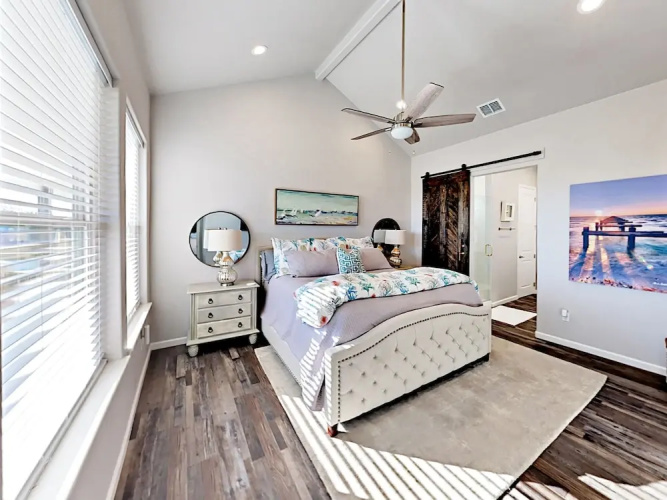 Canal-Front - 3 Br Home