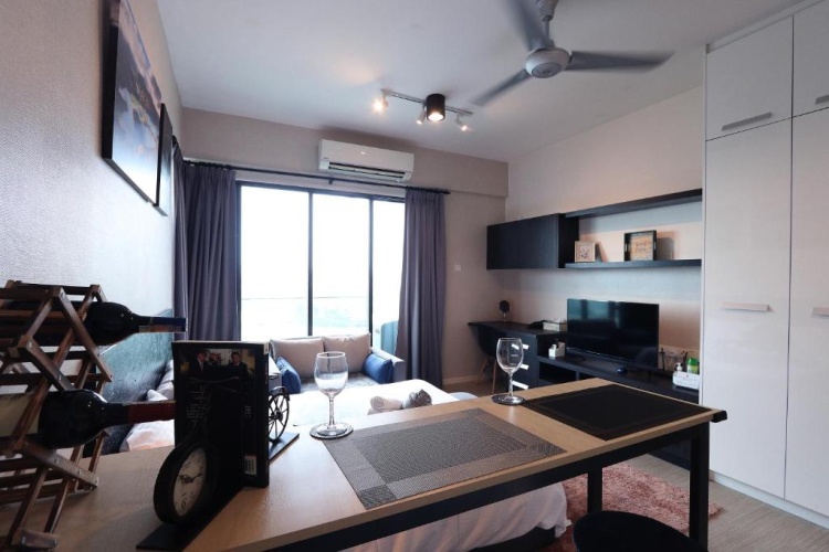 Deluxe Studio