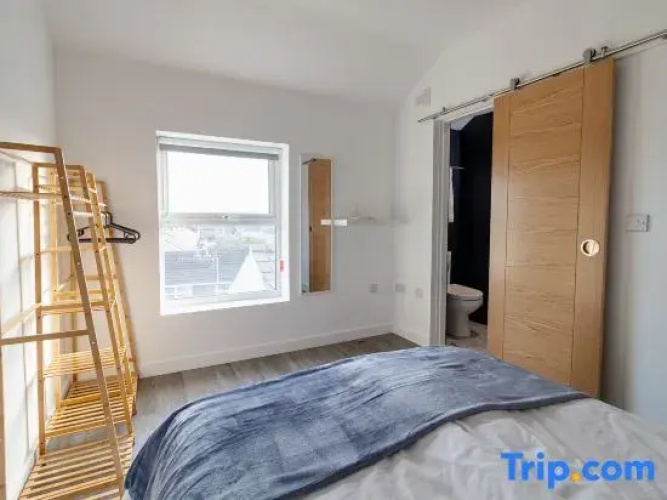 Sunbeam House Apartment 3