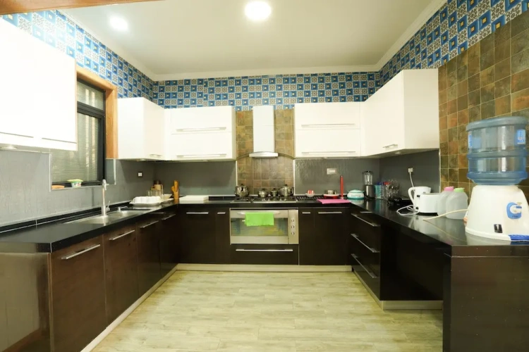 3 Bedrooms Apartment