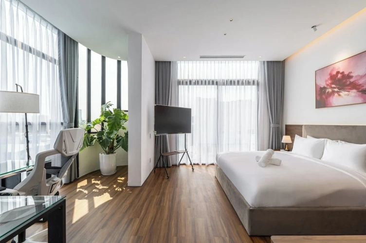 1 Bedroom Deluxe Suite with city view