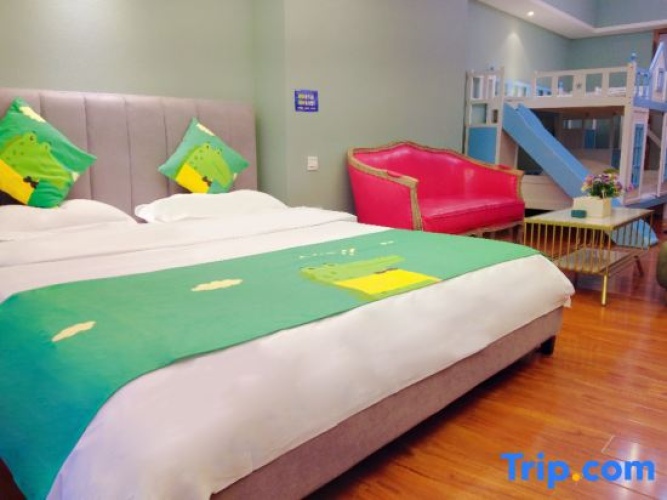 Standard Double room with city view