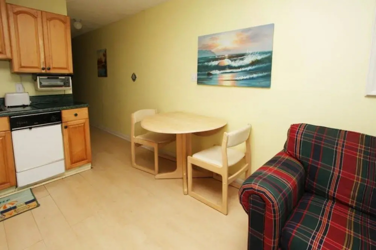 Chateau Manor 103