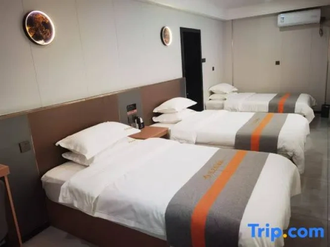 Standard Triple room with view
