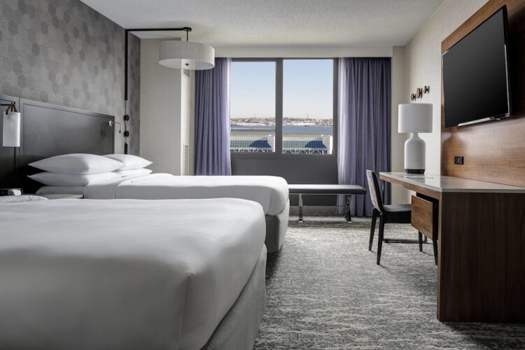 New York LaGuardia Airport Marriott Over view