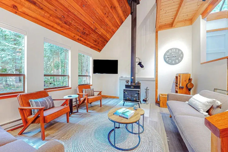 Forested 4 BR w/ Games, Fire Pit & Wood Stove