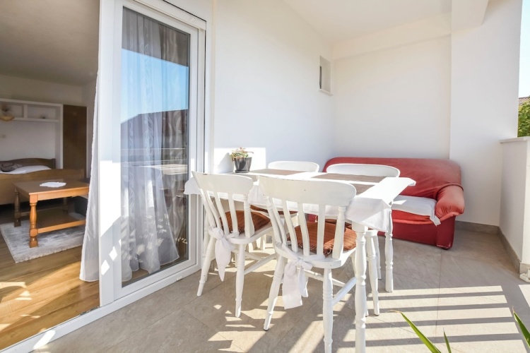 Apartment with balcony