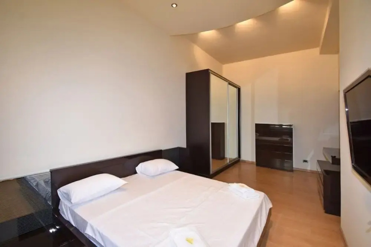 Spacious Apartment by Luxe Group TT606