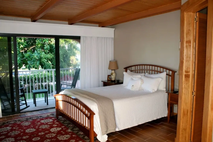 Standard room with pool view