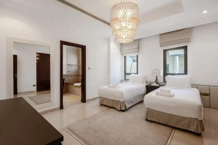 Maison Privee - Villa on Beach w Private Pool The Palm Jumeirah - Image 5