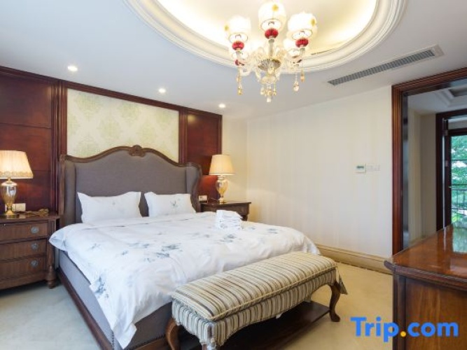 3 Bedrooms Villa with garden view