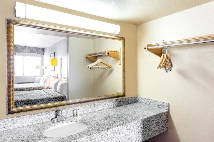 Days Inn & Suites Mesa
