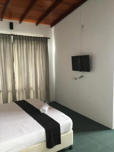 West Inn Colombo