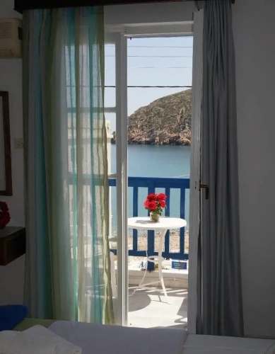 Standard Triple room with garden view