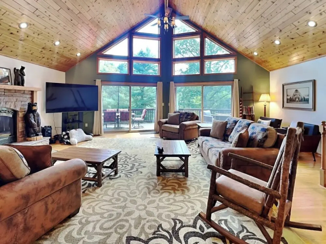 Black Pines Lodge