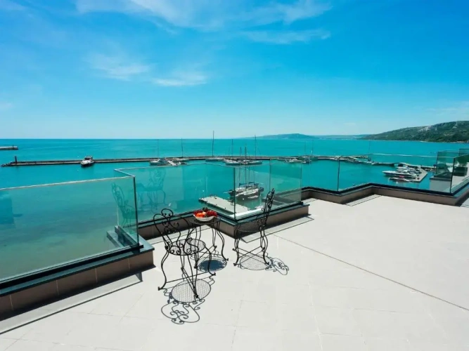 Apartment with sea view
