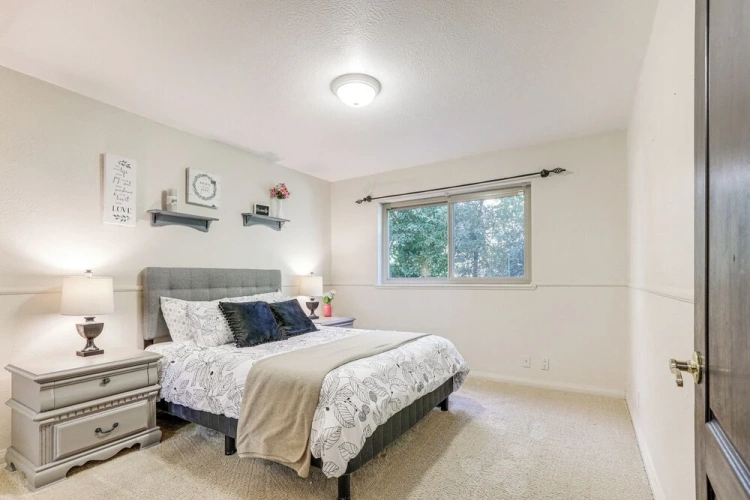 4 Bedrooms Cottage