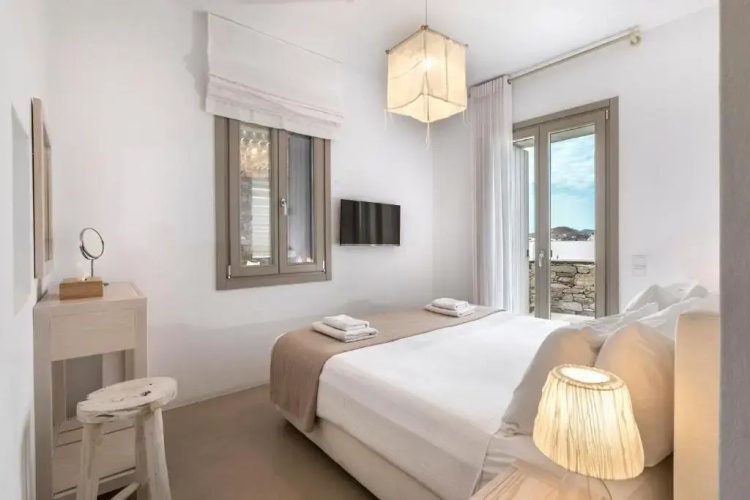 White Tinos Luxury Suites