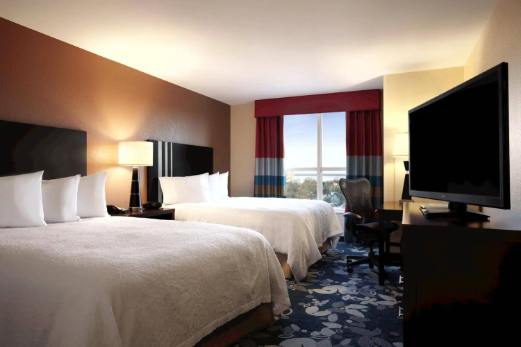 Hampton Inn & Suites Madison / Downtown