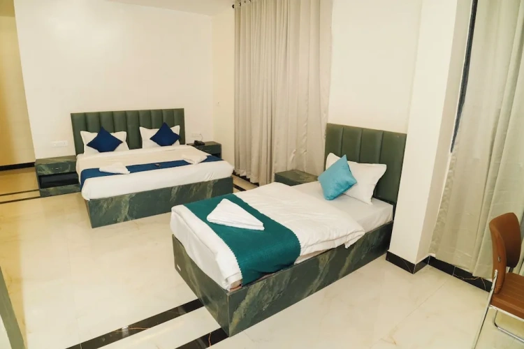 Standard Triple room