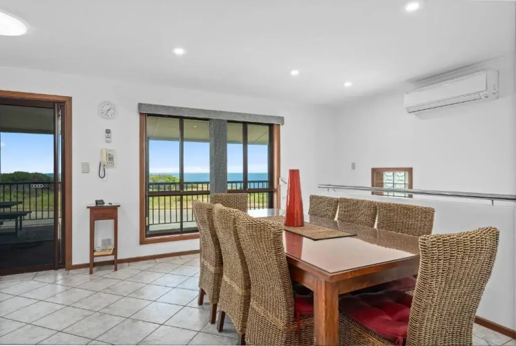 4 Bedrooms Cottage