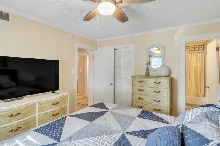 Almost Heaven 2 Bedroom Condo by RedAwning
