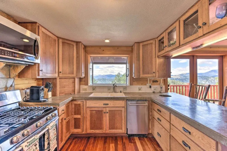 Secluded Cotopaxi Cabin w/ Panoramic Mtn Views