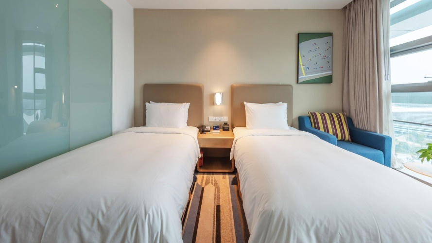 Standard Twin room with city view