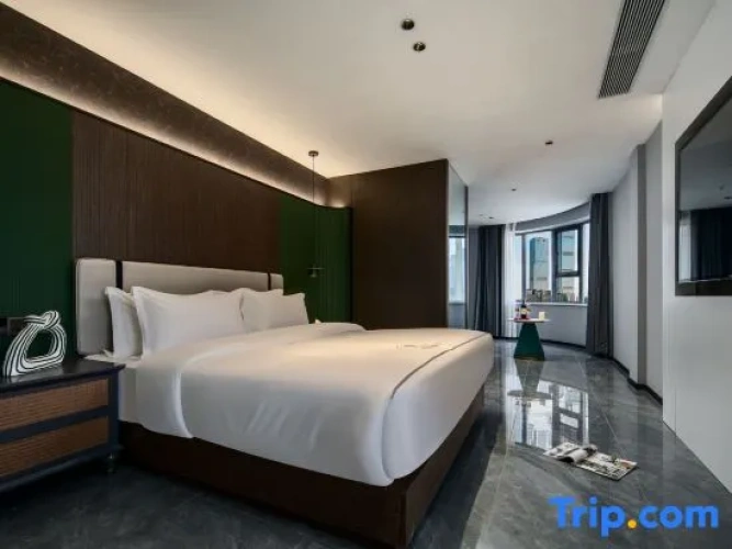 Standard Double room with city view