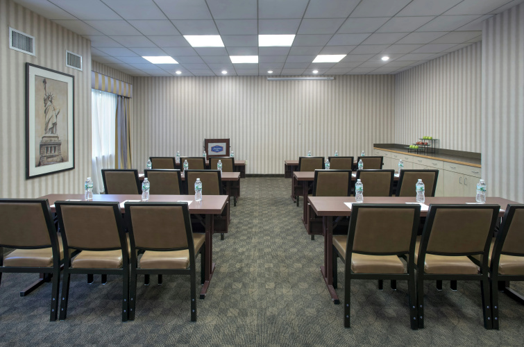 Hampton Inn NY-JFK photo 18