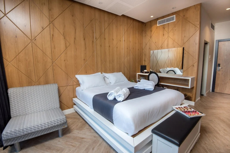 Aquaduct Hotel