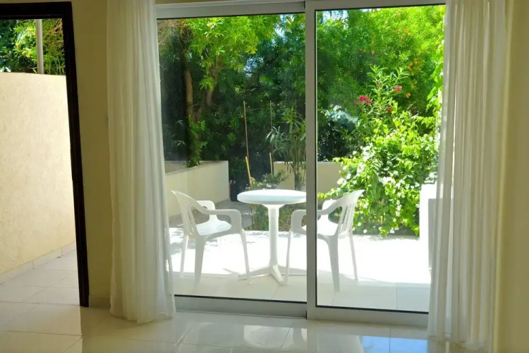 2BR Maisonette Pool - Walk to Beach
