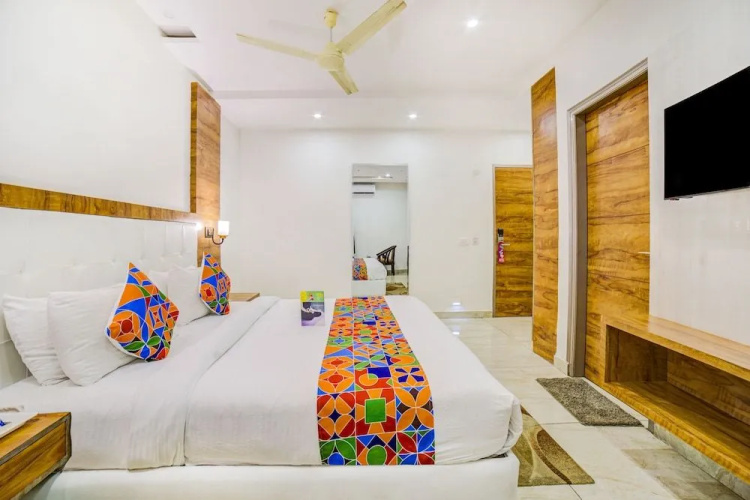 FabHotel Three Palms