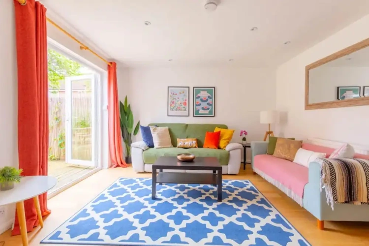 3 Bedrooms Cottage with balcony