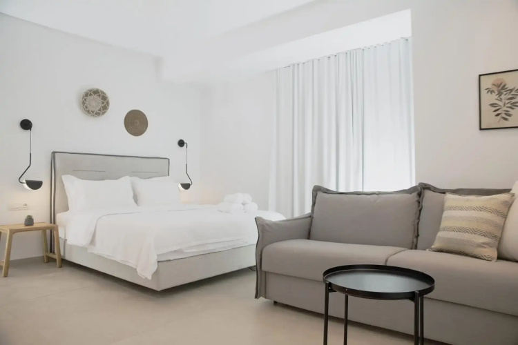 Iades Hotel