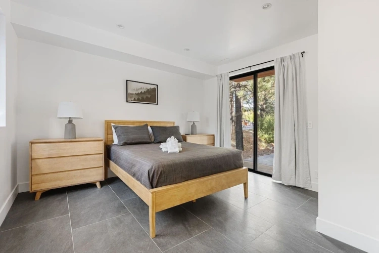 5 Bedrooms Cottage