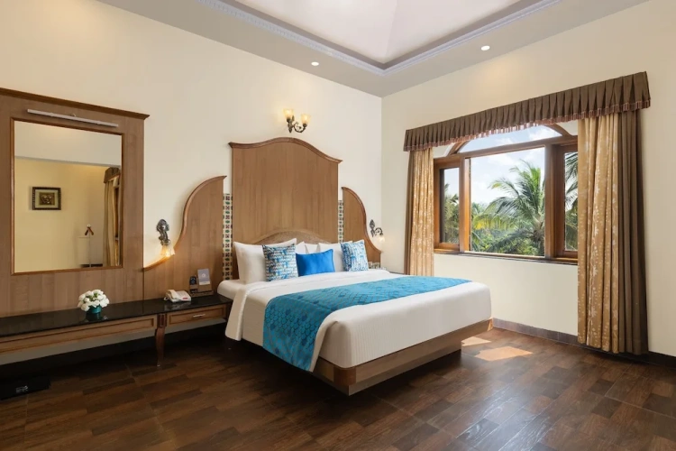 Luxury Suite with balcony and with garden view