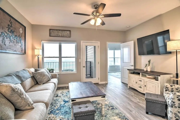 4 Bedrooms Apartment