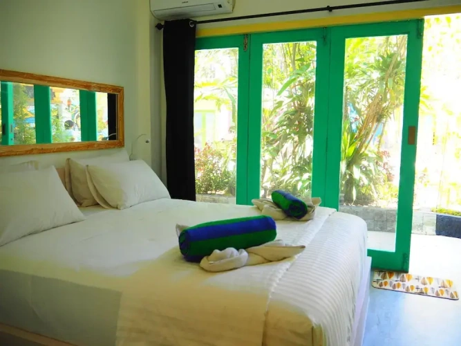 Deluxe room with pool view