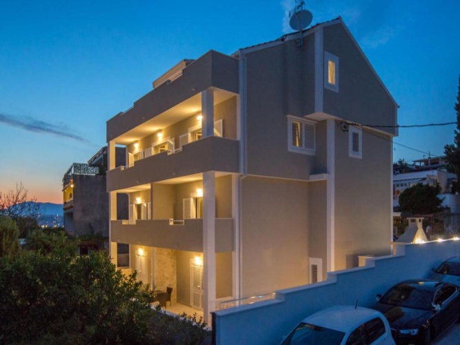 Apartment with balcony