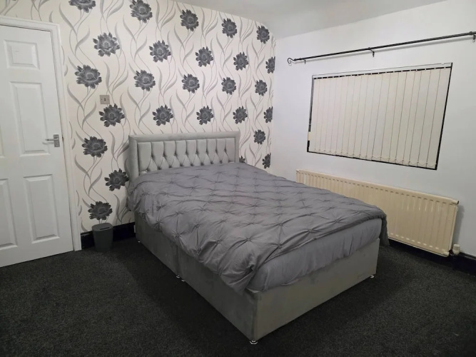 Spacious 3 Bed 2 Baths Free Wifi Central Location