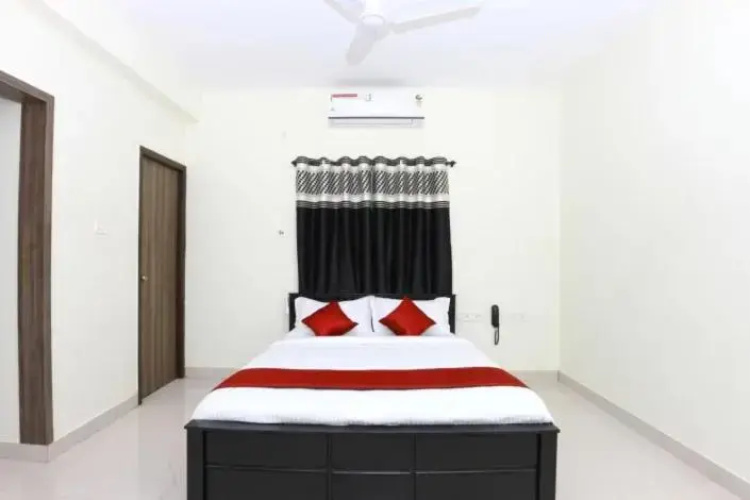 The Posh Residency, Ecr