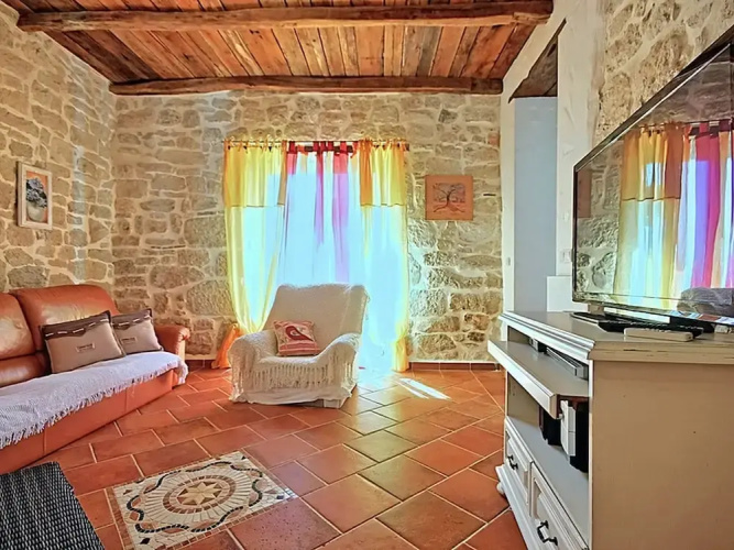 Rustic Villa in Dracevac With Outdoor Pool